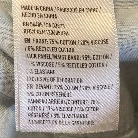 American Eagle Women's Strigid Ripped Distressed Mom Jean in Blown Out Blue SZ 0 - Picture 11 of 15